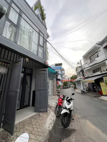 Nhà bá.n Hẻm 3m ngay khu Bàu Cát, cách đường 6m xe hơi 4 căn nhà, Quận Tân Bình
DT: 6x14m, vuông vức không lỗi phong thủy hài hòa. công nhận đủ diện tích đất do không có lộ giới
Cầ.n bá.n gấp  còn TL cho KH thiện chí
Liên h.ệ 0777012660 (Trọng Đại)