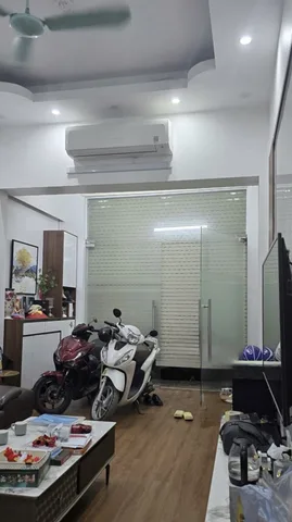 BÁN NHÀ DÂN XÂY PHỐ ĐÊ LA THÀNH- Ô TÔ ĐỖ GẦN- CÁCH 2 NHÀ RA PHỐ- NGÕ THÔNG- KINH DOANH- Ở SƯỚNG- 42M2-5T- MT, SỔ ĐỎ ĐẸP