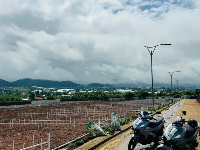 Đất ở Thị trấn Nam Ban chỉ 900m ra đường nhựa. GIá 600 Triệu/ Trọn Sổ. Ngang 10m mặt tiền