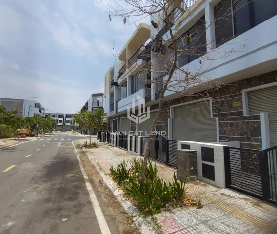 🔥 "DIỆN TÍCH SÀN KHỦNG 251.9M²" KĐT THE LIGHT CITY HODECO P12 – NHÀ PHỐ THƯƠNG MẠI 3 TẦNG THÊNH THANG – KHUÔN ĐẤT ĐẸP 110M² NGANG 5M – GIÁ 6.5 TỶ 🔥