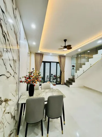 🔥 "TRÁI TIM PHỐ BIỂN – SÁT VÁCH BÃI TRƯỚC" TRẦN HƯNG ĐẠO P1 – NHÀ MỚI TINH KHANG TRANG – CÓ PHÒNG NGỦ TRỆT TIỆN LỢI – HẺM DAISU SÁT ĐƯỜNG LỚN – GIÁ 5 TỶ 🔥