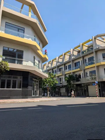 Nhà phố trung tâm thành phố giá 700tr