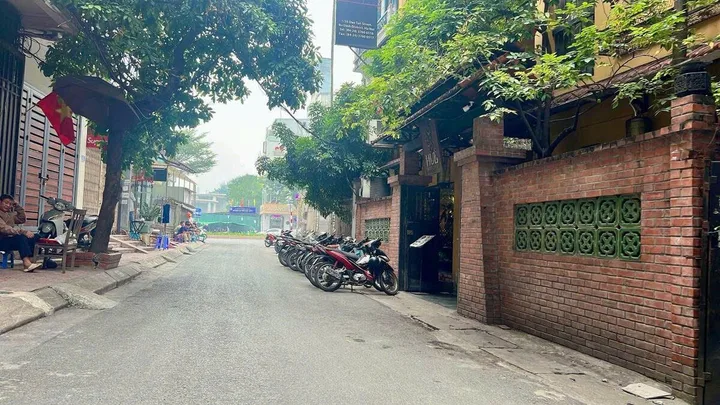 CẦN BÁN GẤP NHÀ PHỐ ĐÀO TẤN,BA ĐÌNH, Ô TÔ TRÁNH KINH DOANH, DÒNG TIỀN 200TR/THÁNG, 128M2+4 TẦNG+MT 11M, 70 TỶ