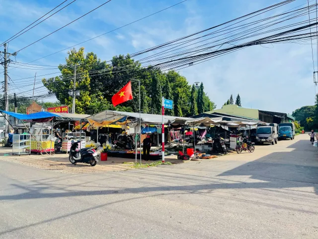 Bể nợ bán gấp cặp liền kề 10x50. Thổ cư. Đường nhựa kinh doanh. Sát tiệm vàng Phú Giáo - Bình Dương