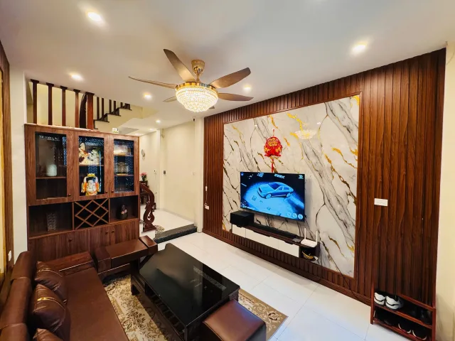 PHẠM VĂN ĐỒNG – Ô TÔ ĐỖ CỔNG – NGÕ THÔNG – GẦN PHỐ