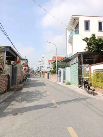 ĐẤT MẶT ĐƯỜNG CHIM TRỜI – THÔN 9 THIÊN HƯƠNG – VỊ TRÍ KD ĐẸP.l/h:076.231.9990 e Thuý
Diện tích 105m², mặt tiền hơn 10m, vuông vắn, cực kỳ lý tưởng để chia thành 2 lô riêng biệt hoặc xây dựng nhà ở kết hợp kinh doanh.
Hướng Nam mát mẻ, phong thủy tốt, đó