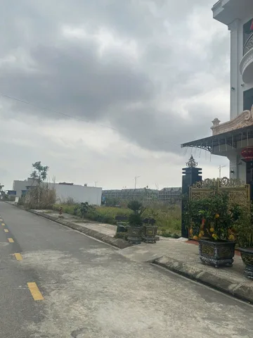 Bán 98 m TĐC Hoa Động cơ sở hạ tầng đồng bộ 
Xung quanh toàn nhà giầu.L/h;076.231.9990 e Thuý
Duy chuyển 3 p tới trung tâm hành chính mới