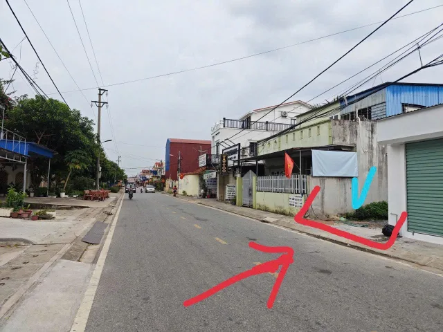 LÔ ĐẤT MẶT ĐƯỜNG QUÁN NẠO – HÒA BÌNH – THỦY NGUYÊN .l/h;076.231.9990 e Thuý 
– VỊ TRÍ KINH DOANH TIỀM NĂNG
Lô đất sở hữu diện tích hợp lý, mặt tiền rộng 4,8m, thế đất nở hậu, mang lại giá trị thẩm mỹ và yếu tố phong thủy tích cực.
Tọa lạc trên mặt đườn