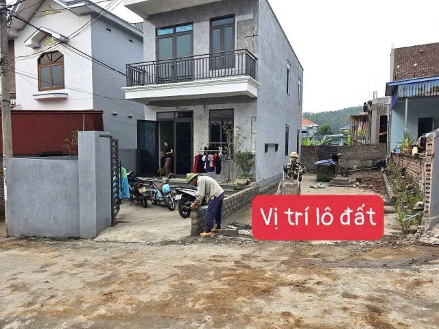 🎉🎉🎉Chính chủ gửi bán lô đất “hoa hậu” tại Đông Sơn .l/h:076.231.9990 e Thuý

 🍀Vị trí siêu đẹp: cách Quốc lộ 10 chỉ 20m . 

 🍀Đường rộng 2 ô tô tránh nhau, thẳng, không cua quành
 🍀Diện tích 58m² (tặng thêm ~20m lưu không trước mặt sử dụng thoải mái)