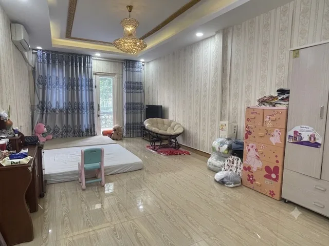 BÁN NHÀ CHỢ LỚN QUẬN 6 68M2 8.5 TỶ HẺM XE HƠI KẾ HẬU GIANG VÀO Ở NGAY