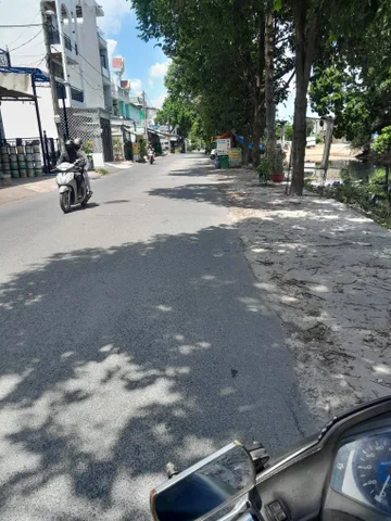 BÁN NHÀ  TỈNH  LỘ 10 3 TẦNG  HẺM 7 XE HƠI  THÔNG  ĐẬU TRƯỚC CỬA.NGANG 5M  GIÁ  CHỈ  NHỈNH  5 TỎI.
