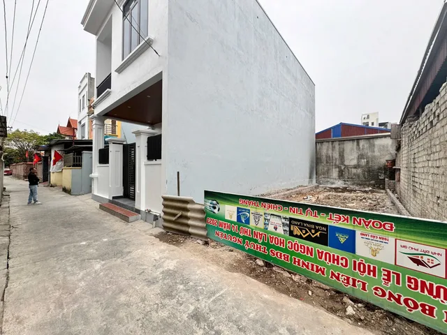 🌸Chính chủ gửi bán lô đất đẹp sát sân bóng Thuỷ Đường, đẹp long lanh.l/h;076.231.9990 e Thúy 

 🎯giá đầu tư cực hấp dẫn 2,5xx tỷ
🌱Diện tích: 74m2
🌱Ngang: 4,75m (xây nhà thì quá đẹp luôn ạ)
🌱Vị trí: trung tâm bậc nhất phường, dân cư đông đúc văn minh,