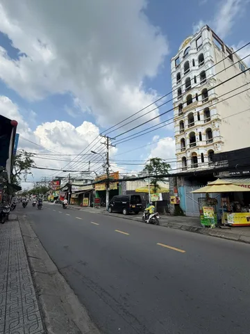 Sẵn Dòng Tiền Thu Nhập Gần 20Tr/Tháng, Bán Nhà 3 Tầng Mặt Tiền Nguyễn Văn Quá Diện Tích 216m2