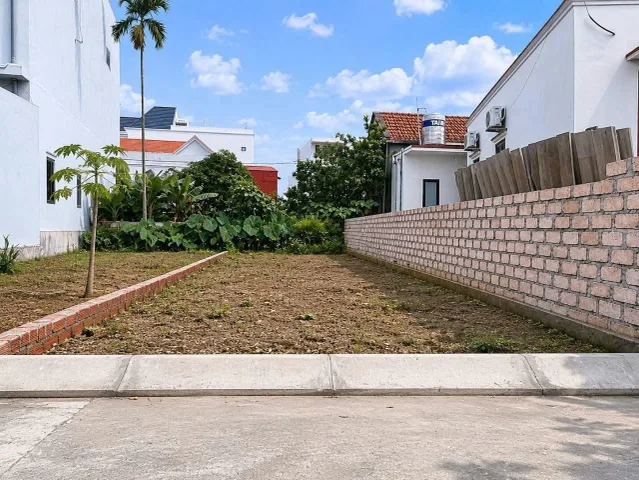 🔥 GIẢM GIÁ BÁN NHANH  71,6M TRUNG TÂM PHƯỜNG THIÊN HƯƠNG.l/h:076.231.9990 e Thúy 
 – GIÁ CHỈ 1,4XX TỶ 🔥

❗ Vị trí: TDP 6, Thiên Hương (thôn 9 cũ) ngay trục thôn rẽ vào 20m, ngõ 3,5m ô tô đỗ cửa, trước mặt view cánh đồng thoáng. 

❗ Tiện ích lõi trung
