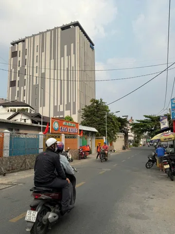 CHỦ SẬP NỢ BANX - MẶT TIỀN DHT 10 ĐẤT KHỦNG 246M2 XÂY 8 TẦNG tưởng cất building văn phòng hoặc block chdv - GIÁ CHỈ 16.5 TỶ (HƠN 60TR/M2)