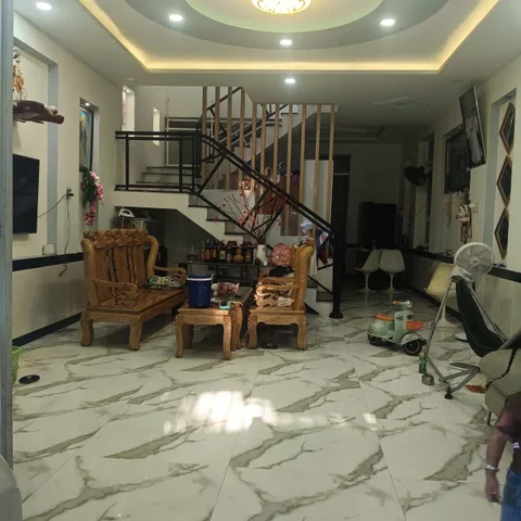 nhà MẶT TIỀN đường Bình Hoà, cách trường tiểu học Phước Hạ 20m
👍Diện tích nhà: 108m2 (diện tích sử dụng 170m2), ngang 6m21, dài 17m