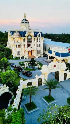 BÁN SIÊU PHẨM BIỆT THỰ PHONG CÁCH CHÂU ÂU ĐẲNG CẤP – MẶT TIỀN TẠI BẾN TRE