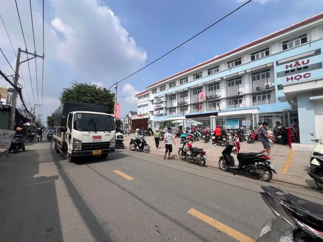 BÁN NHÀ 2 TẦNG 1 SẸT TÂN HÒA ĐÔNG – NGANG HIẾM 5M – 125M² – CÓ SẴN DÒNG TIỀN 15TR/TH
