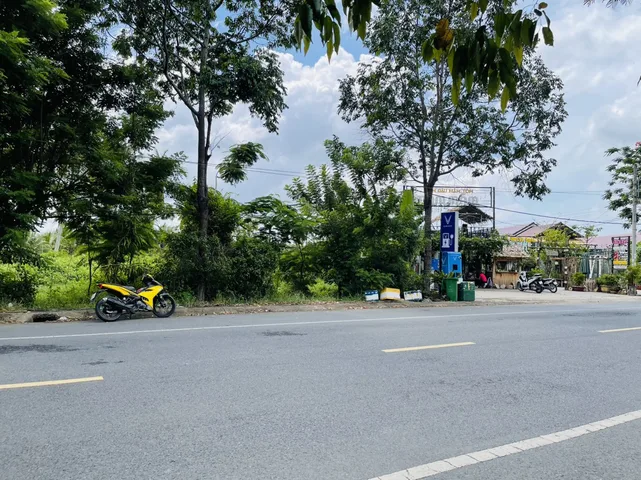 SANG LẠI 2500M2 ĐẤT THỔ CƯ MT ĐƯỜNG TỈNH CẠNH CHỢ TRUNG TÂM TRẦN ĐỀ GIÁ 300 TR/MN