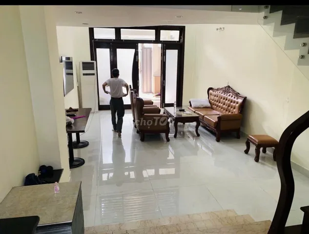 Cho thuê nhà 3 tầng đường Đinh Thị Hòa gần Vincom sông Hàn, gần Biển Mỹ Khê