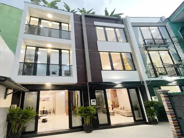 🔔  Bán 3 nhà liền kề diện tích ngang nhau đường ÂU CƠ Q11, thuận tiện ACE lựa chọn, hẻm 4m xe hơi vào tận nhà, tặng toàn bộ nội thất.