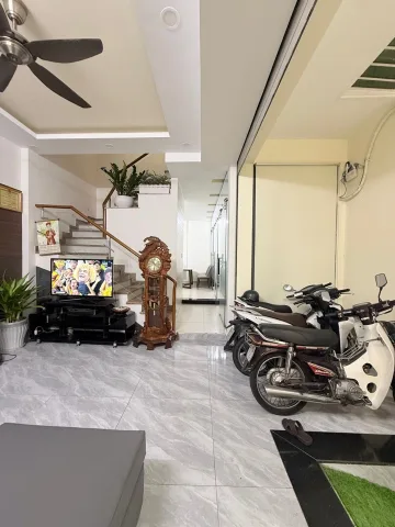 🏡 NHÀ ĐẸP NGUYỄN SỸ SÁCH – TÂN BÌNH – CHỈ 7.65 TỶ ✨

📍 Hẻm 1 trục, sát mặt tiền Nguyễn Sỹ Sách, khu dân trí cao, an ninh.

✅ Diện tích: 5 x 11m, nở hậu 7.3m
✅ Kết cấu: 1 trệt 2 lầu + mái BTCT
✅ Công năng: 3 phòng ngủ Master, 4 WC, sân thượng rộng, v