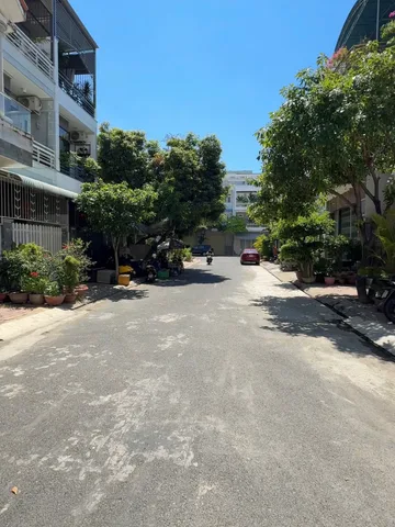 Nhà 2 mặt tiền giá tốt KĐT Vĩnh Điềm Trung - Nha Trang siêu hiếm