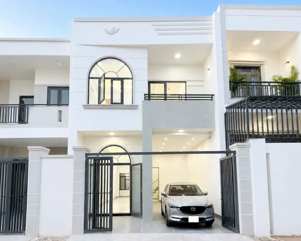 Chính chủ bán nhà biệt thự cuối đường Đồng Khởi, 160m2, kinh doanh, 800 triệu