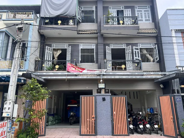 BÁN CĂN NHÀ LẦU 2 TẤM XÂY KIÊN CỐ