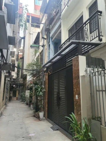 Cho thuê nhà ngõ 612 ĐÊ LA THÀNH, Giảng Võ. 23 triệu/tháng. Phù hợp thuê ở Hộ gia đình, Văn phòng, Kinh doanh online.