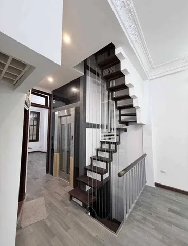 MẶT PHỐ VÕ VĂN DŨNG - TRÁI TIM QUẬN ĐỐNG ĐA - TÀI SẢN HIẾM GIỮ TIỀN & SINH DÒNG TIỀN ĐỈNH CAO - KINH DOANH ĐỈNH -THANG MÁY 9T- 50M2- MT 4,5M- SĐCC VUÔNG ĐẸP