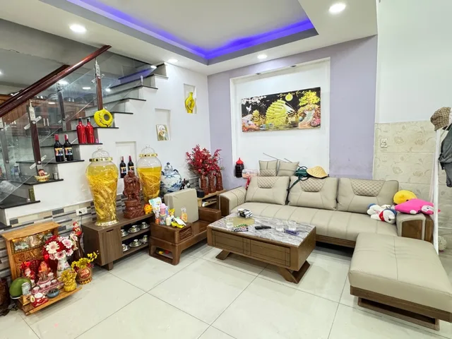 🏡 NHÀ ĐẸP TRỊNH ĐÌNH TRỌNG – HẺM XE HƠI VÀO NHÀ – NGANG HIẾM 5.5M – CHỈ 6.95 TỶ 🔥

📍 Phường Phú Trung, Tân Phú (giáp Quận 11)
✅ Diện tích: 60m² (5.5 x 13m)
✅ Kết cấu: 3 tầng, 4PN, 3WC, vào ở ngay
✅ Hẻm xe hơi vào tận nhà, khu dân cư an ninh, gần Trườ