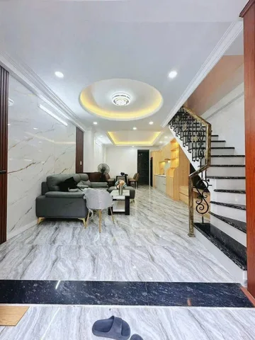 Bán nhà ngay cạnh QL50 cách mặt tiền đường nhựa 50m. Chủ kẹt tiền nên muốn bán nhanh, giá ngộp khách đừng ép, ép là giảm nữa á.