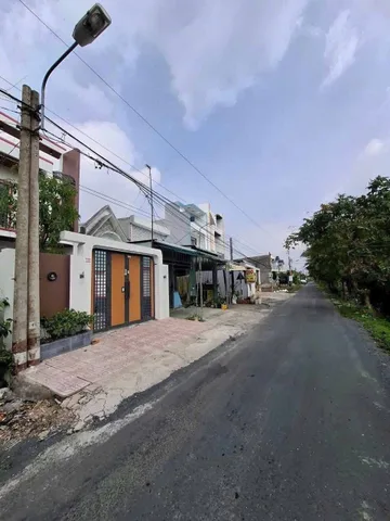 Nhà đẹp khu vực bình chánh dt 70m2 thuận tiện di chuyển. Sổ hồng riêng. Giá 1tỷ73 còn thương lượng. Liên hệ để xem nhà và thương lượng giá ngay nha!!!