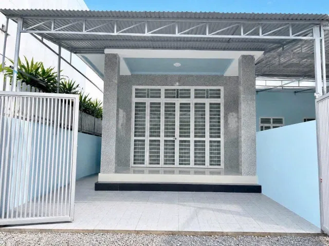 Nhà kiên cố gần toà thánh 300m