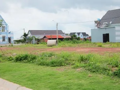 KẸT TIỀN BÁN GẤP 10X50m=500M2, NGAY MT NHỰA SÁT CHỢ, KCN DÂN ĐÔNG GIÁ 680TR/NỀN