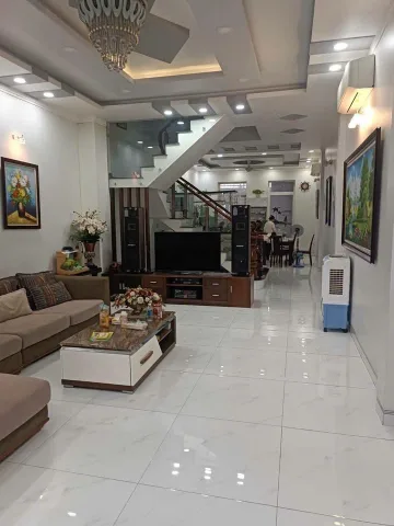 Bán nhà riêng 2,750 TỶ ngay Phạm Thế Hiển, p7, Q8, DT 90m2, sổ sẵn - nhà đẹp