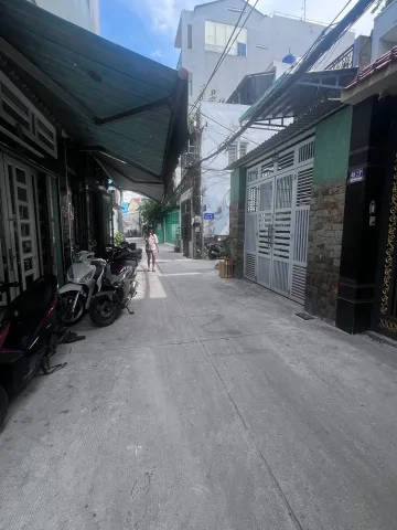 Bán nhà Lạc Long Quân 2 tầng - 40m2 - Vào ở ngay - 5 tỷ