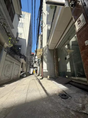 BÁN TÒA NHÀ ĐƯỜNG GIÁP BÁT. 80M2 - 6 TẦNG. THANG MÁY. GARA Ô TÔ.