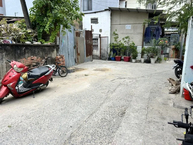 Đất Mỹ Hòa 3, DT: 8.1 x 17.2m, SHR full thổ cư, gần trường ĐH HUFLIT Hóc Môn, giá 18 tỷ, đường oto