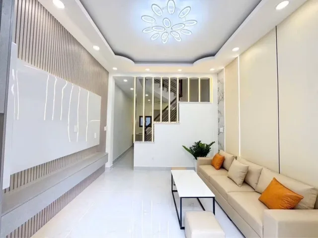 NHÀ NGỘP GIÁ RẺ – NẰM TRÊN TRỤC ĐƯỜNG HỒNG BÀNG – CHỈ 2 TỶ 4 – SHR - DÒNG TIỀN 8 TRIỆU/THÁNG