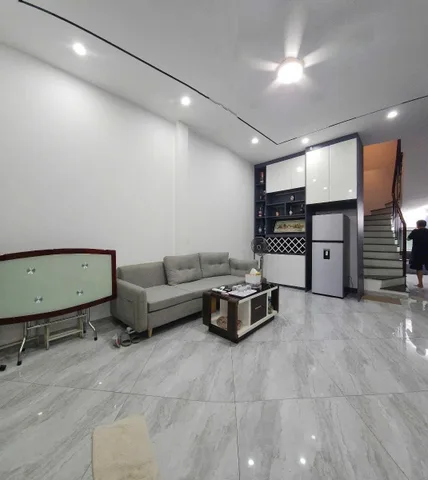 Bán nhà giải phóng 5 tầng long lanh ở ngay 80M ra phố hoàng mai