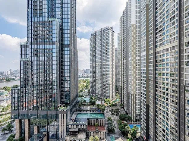 Mình chính chủ gửi bán căn 3PN ở Landmark 5, Vinhomes Central Park.
Căn góc tầng 19, 109m², 3PN – 2WC, hướng Đông Bắc – Đông Nam nên nhà rất thoáng và sáng. View nhìn Landmark 81 với sông Sài Gòn, không bị các toà khác che sát nên ở khá “đã”, nhất là chi