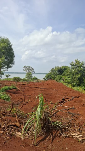 Liên kết. Chủ gửi bán lô đất đỏ view hồ thủy điện. Giá chỉ 700 triệu