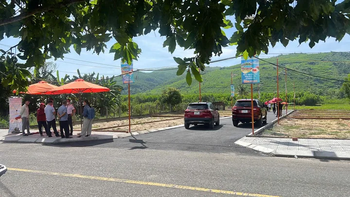 Đất nền trung tâm Hoà Tiến. gần UBND, trục chính nối QL.14B. Giá tốt