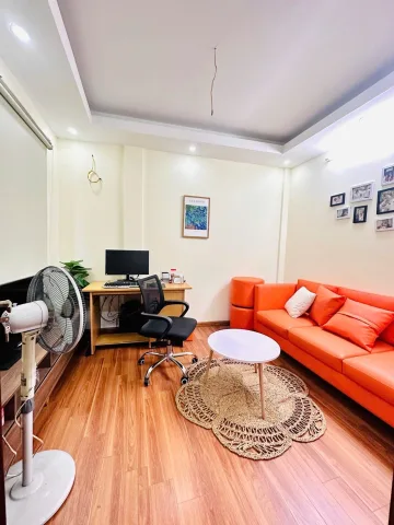 Bán nhà Khương Trung – Giá 8.68 tỷ – DT 35m² x 5 tầng – Lô góc cầu thang giữa, Gần hồ điều hoà, Sổ đỏ nở hậu