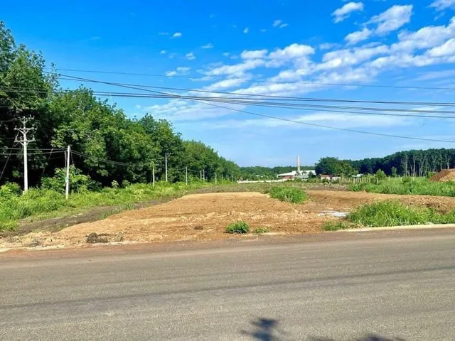 KẸT TIỀN BÁN GẤP 2100M2 VÀ 500M2 T.CƯ NGAY CHỢ KCN DÂN ĐÔNG GIÁ 220TR