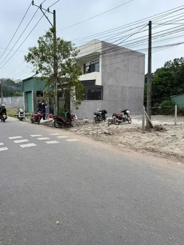 Chủ gửi bán gấp lô đất mặt tiền đường kinh doanh, buôn bán. Dân cư đông đúc, tiện ích đầy đủ