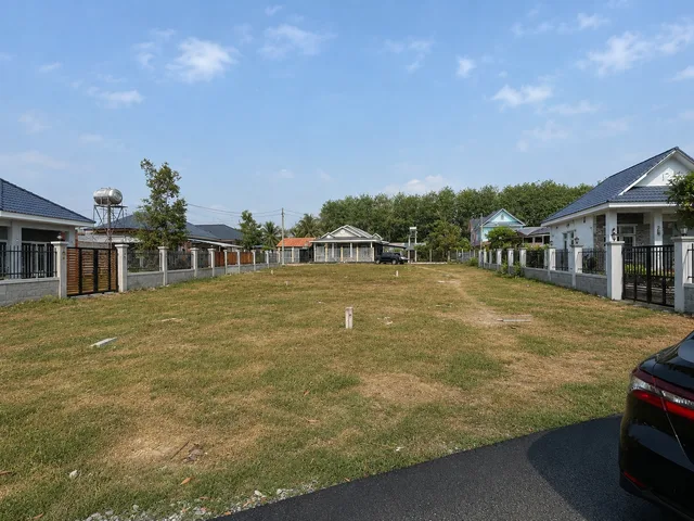 Bán lô đất ngay khu resort cao cấp kinh đông , 135m2 có sổ sẵn , Giá 1ty580tr