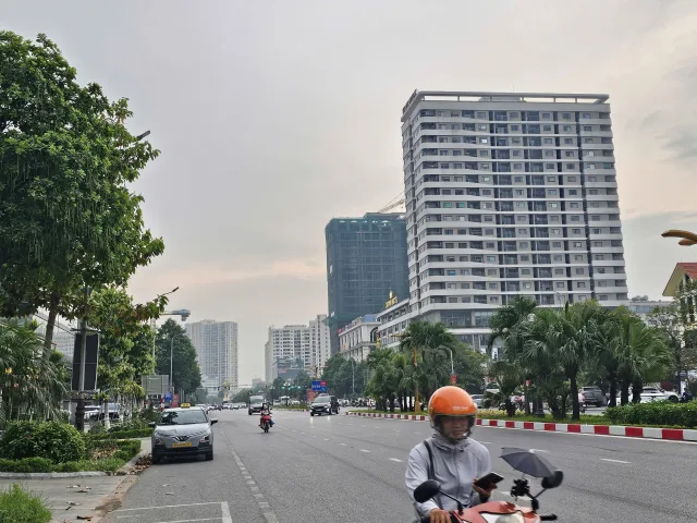 Bán căn biệt thự khu hud-A. mặt đường lê thái tổ nhìn nhà hàng uri. Cạnh cột đồng hồ. Diện tích 200m mặt tiền 10m hướng đông nam. Phường võ cường tỉnh bắc ninh